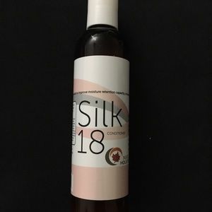 *SOLD*Silk 18 hair conditioner by Maple Holistics
